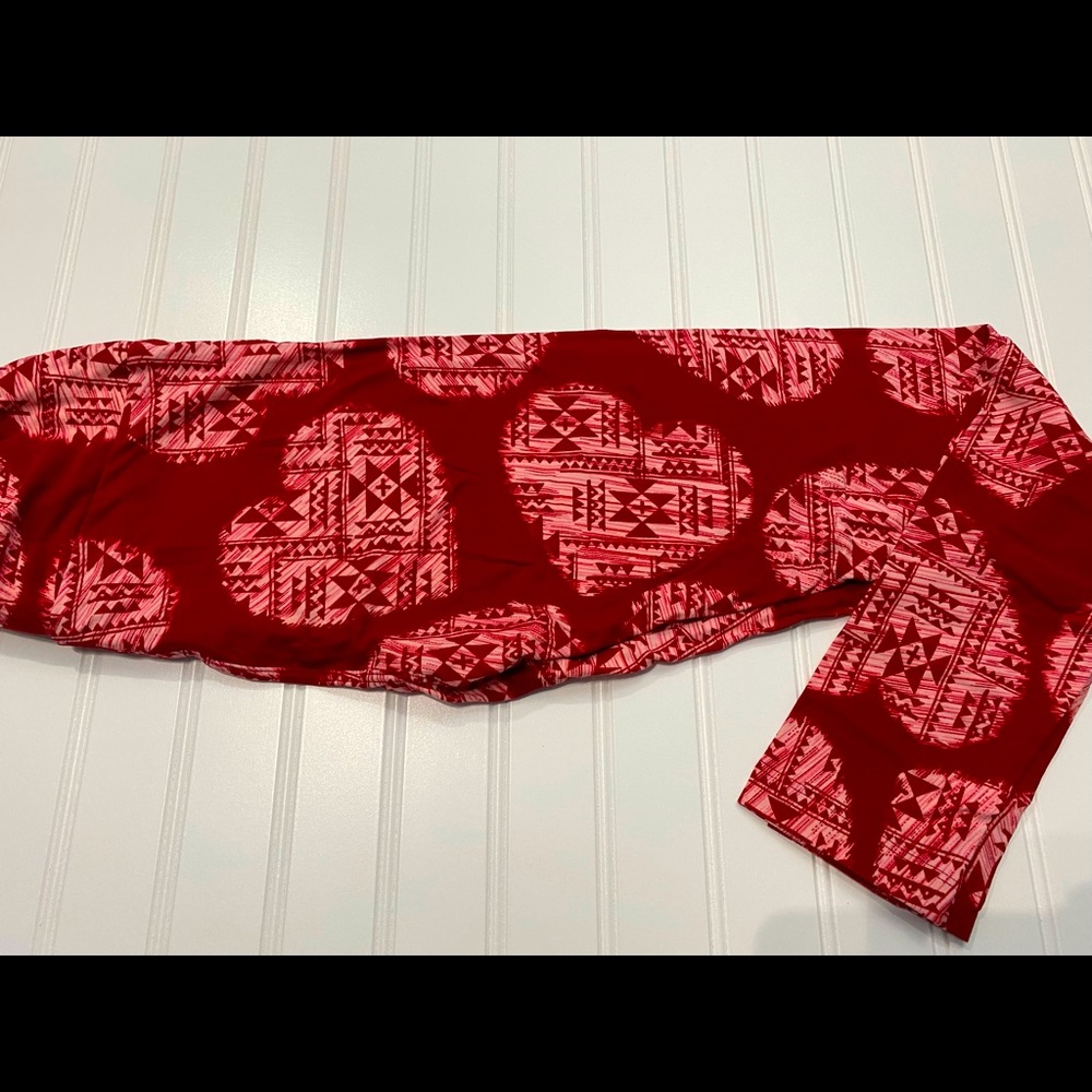 New OS LuLaRoe Leggings Fits 2-12 Hearts with Aztec Style Print